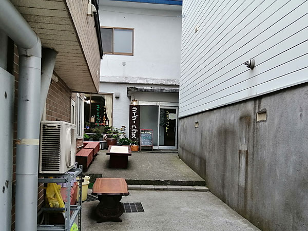 丘の館
